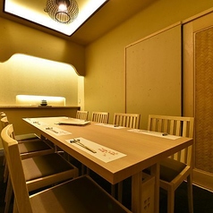 完全個室居酒屋 博多野菜巻串×地鶏 鳥の利久 東京駅前店の雰囲気1